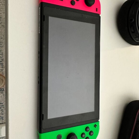 Nintendo Switch 32GB Black Console w/ 2 sets of Joy Cons | Pro Controller + more - Picture 7 of 8